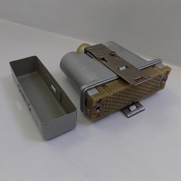 6Р-100В Розетка кабельная с кожухом