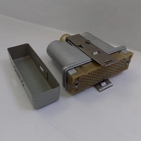 6Р-100В Вилка кабельная с кожухом