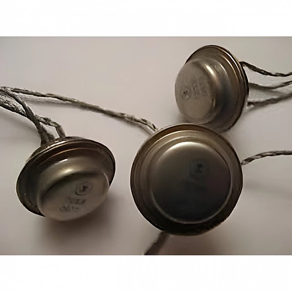 Транзистор П210В
